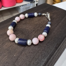 Браслет на руку. Лазурит, жемчуг, розовый опал.
